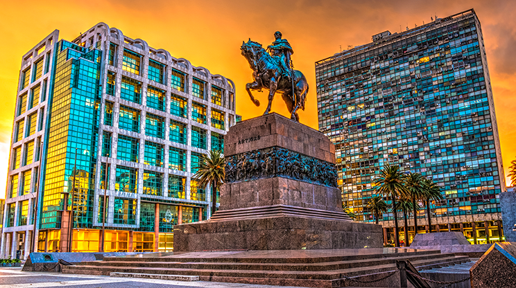 Monumento José Gervásio Artigas na Plaza Independencia, em Montevidéu.