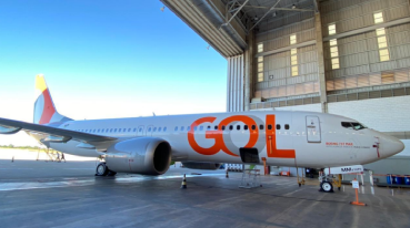Avião da GOL no hangar