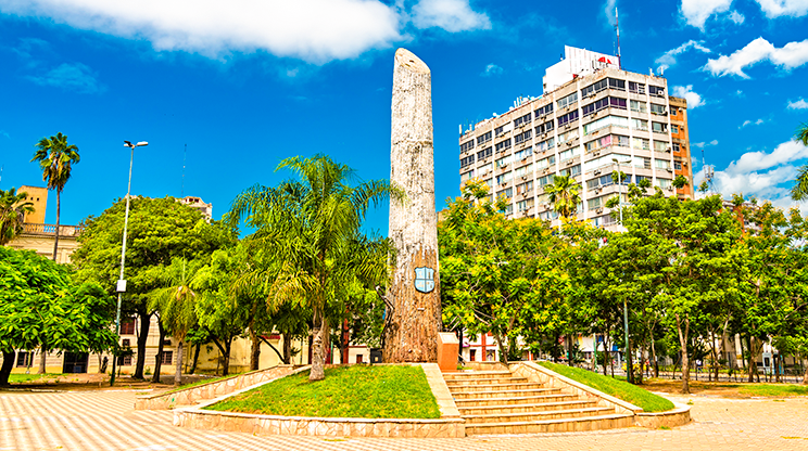 Obelisco na Plaza de Armas, no centro de Assunção