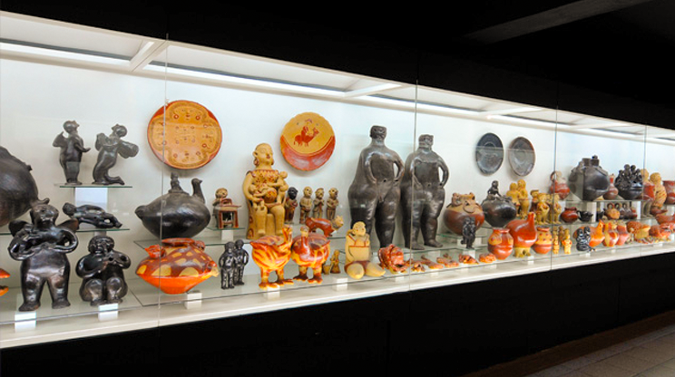 Exposição no Museu del Barro, em Assunção