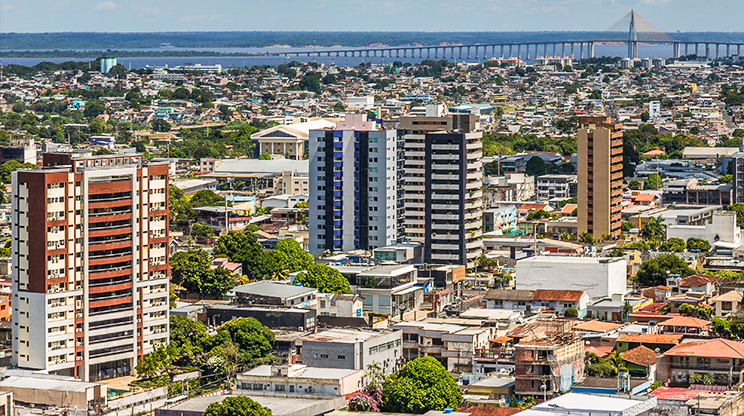 Edifícios e casas do bairro de Adrianópolis, em Manaus. 