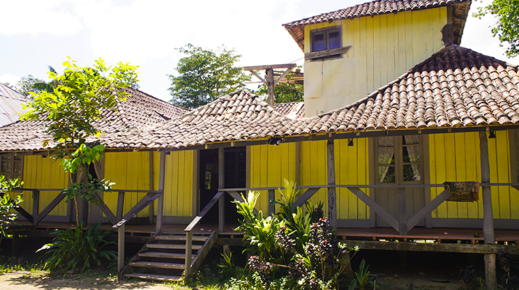 Casa de seringueiro que faz parte do Museu do Seringal, em Manaus.