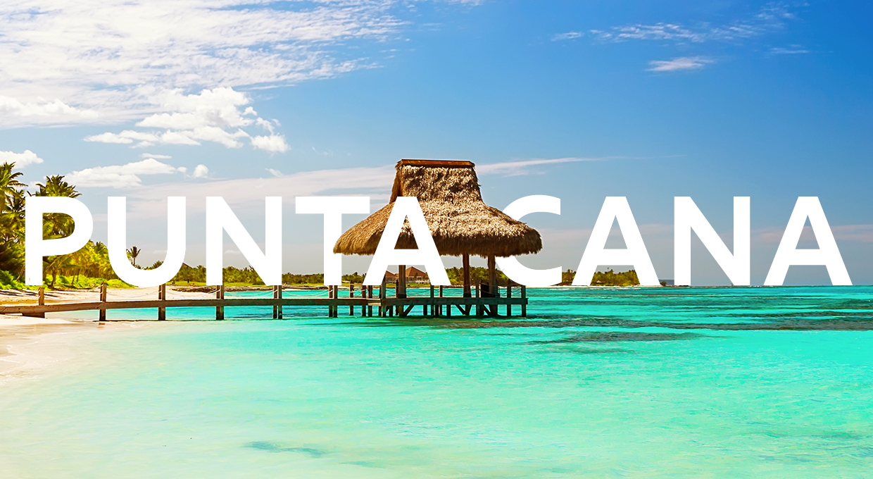 Praia de Punta Cana, com o mar esverdeado, deque e cobertura de palha, com a palavra Punta Cana escrita em letras garrafais na imagem toda.