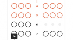 Tela de seleção de assento, com as opções mostradas em círculos, separados em colunas A, B, C, D, E e F e fileiras de 1 a 12; após a seleção o botão "Confirmar" está habilitada para seleção