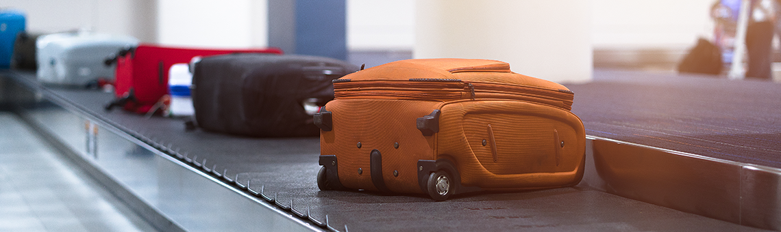 esteira do aeroporto com malas