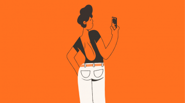 Ilustración con fondo naranja de una mujer mirando su smartphone.